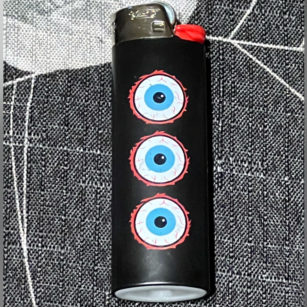 NEW TRAVIS SCOTT UNRELEASED 2021 ASTROWORLD TOUR “EYES” FULL SIZED BIC - Picture 1 of 2